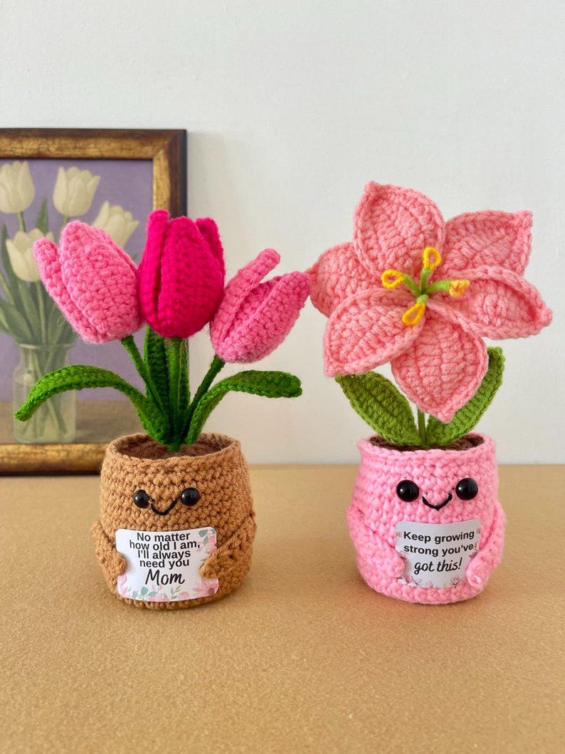 Gift for Mom – Crochet Flower – Mother’s Day Plant Decor – Custom Message Plaque – Forever Floral Keepsake